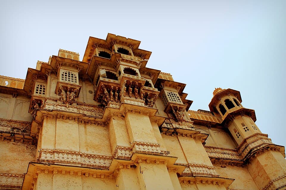City Palace & Lake Pichola in Udaipur, Rajasthan — Photography Spot in Fliqa Spot